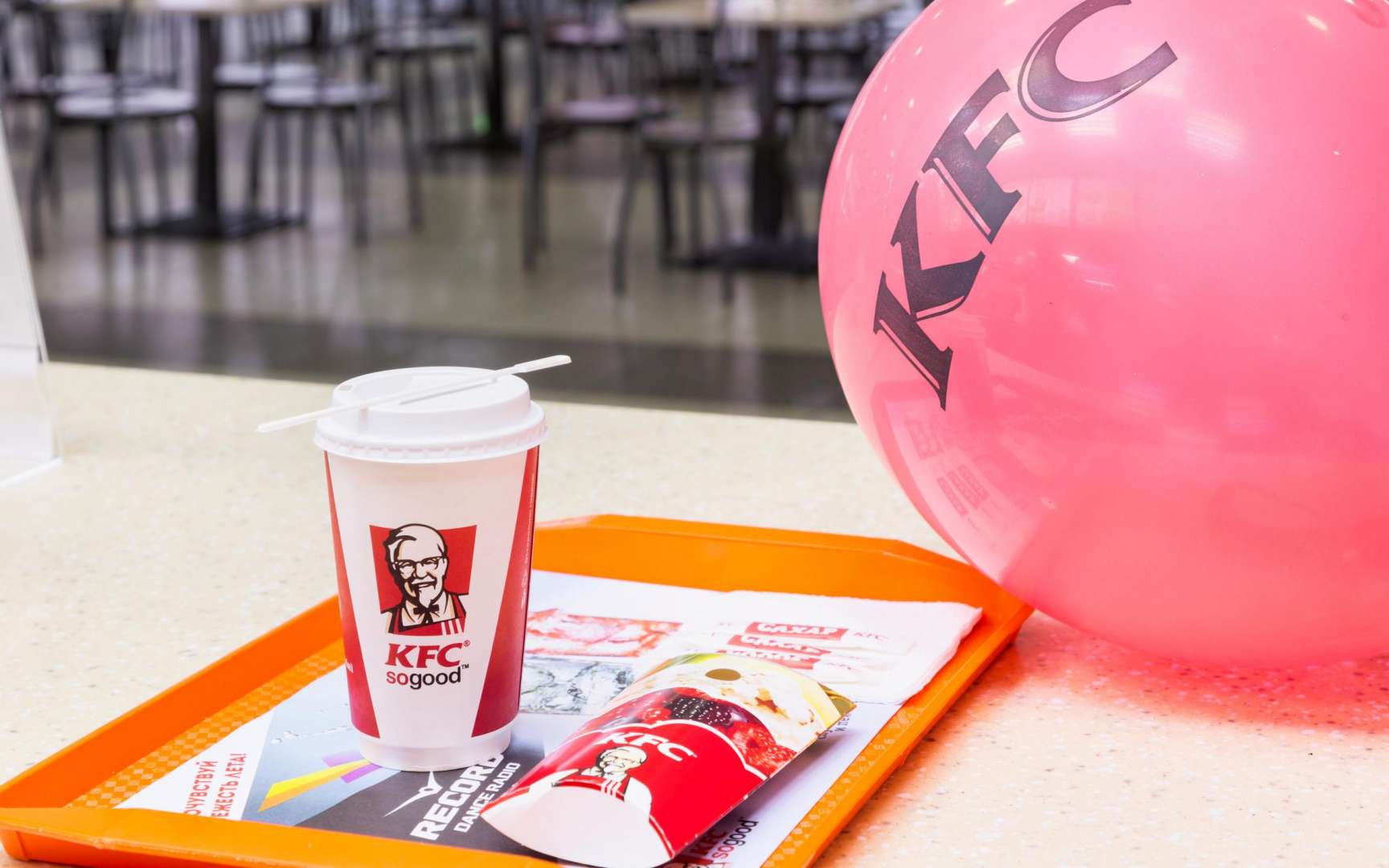 Отзывы kfc москва. Игрушка фаст фуд КФС. КФС В ТЦ Калужский. Антистресс фаст фуд КФС. КФС на Чкалова Пермь.