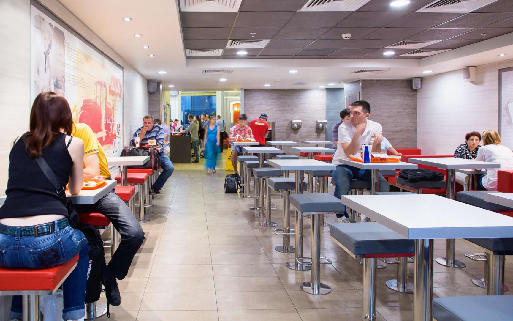 Kfc павелецкая. КФС на Павелецком вокзале. KFC Павелецкий вокзал. Павелецкий вокзал Москва КФС. КФС Павелецкая Плаза.