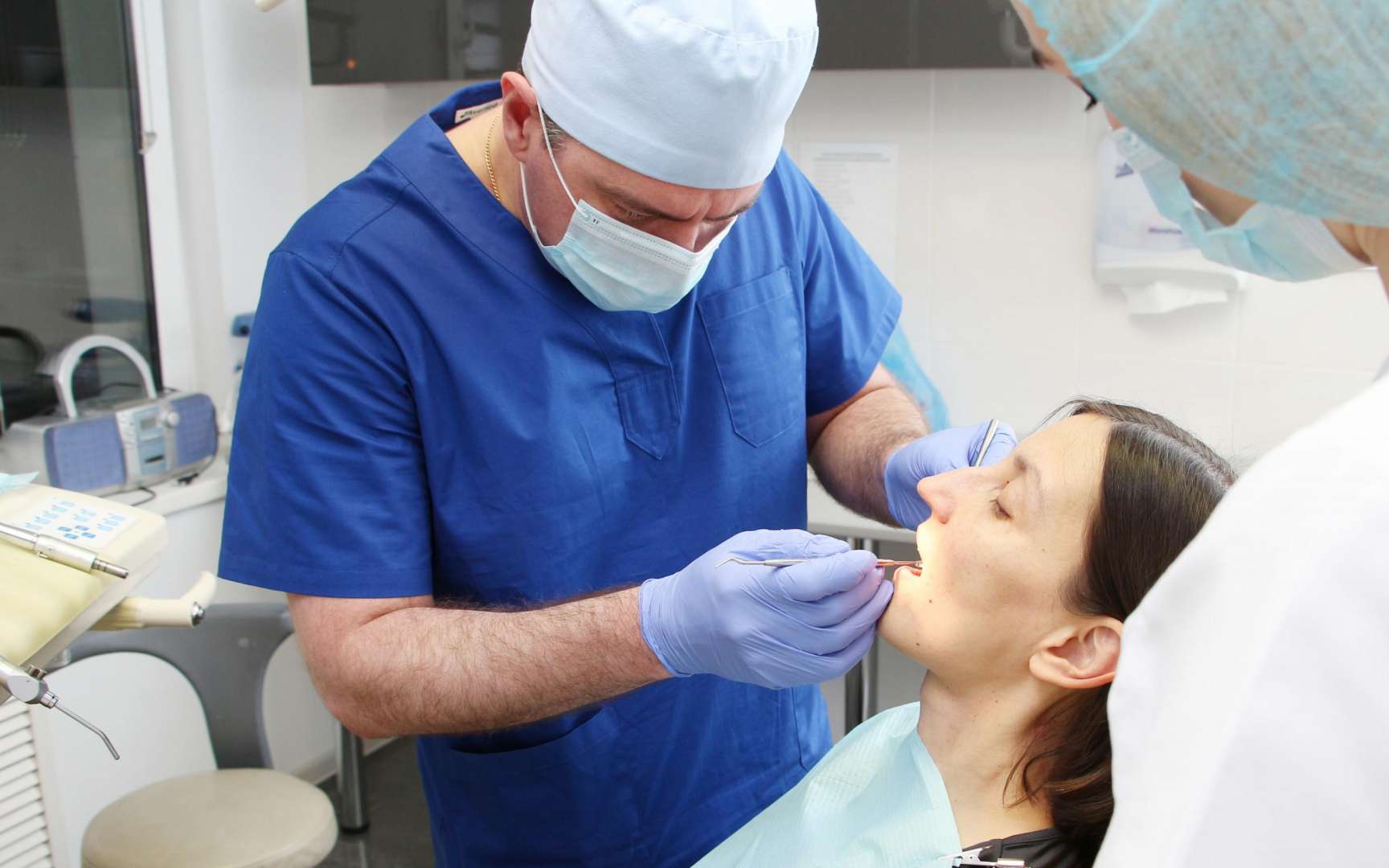 Шаров стоматолог. Клиника реконструктивной стоматологии. Прием у стоматолога. Стоматология статус. Реконструктивно-восстановительная хирургия стоматология.