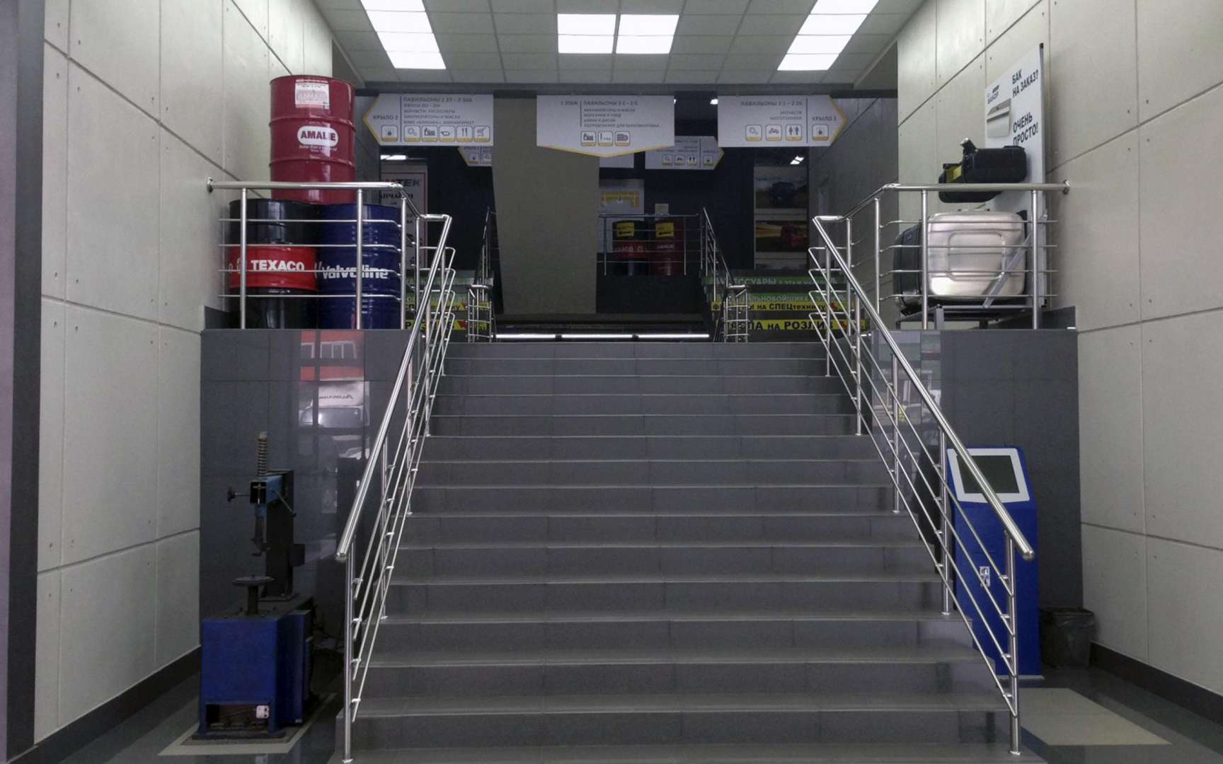 Тракт центр. ТЦ тракт 32 км МКАД. АГМ тракт 32 км МКАД. Автогипермаркет тракт 32-й км МКАД внешняя сторона. 32 Километр МКАД тракт ТЦ.